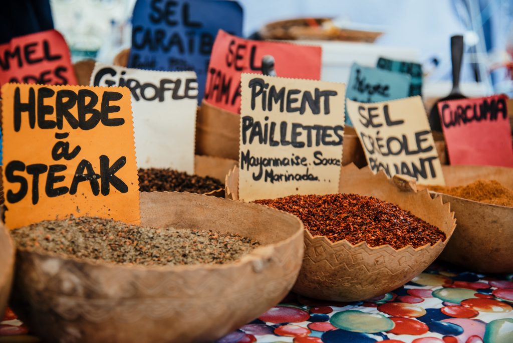 marché créole épices et saveurs guadeloupéennes